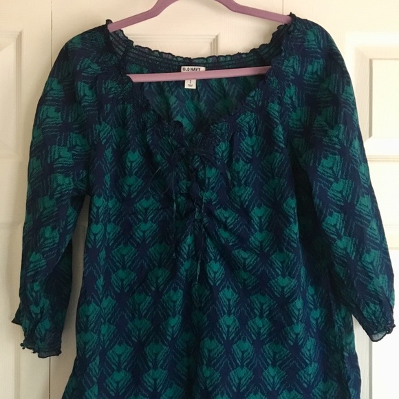 Old navy top - Picture 2 of 3